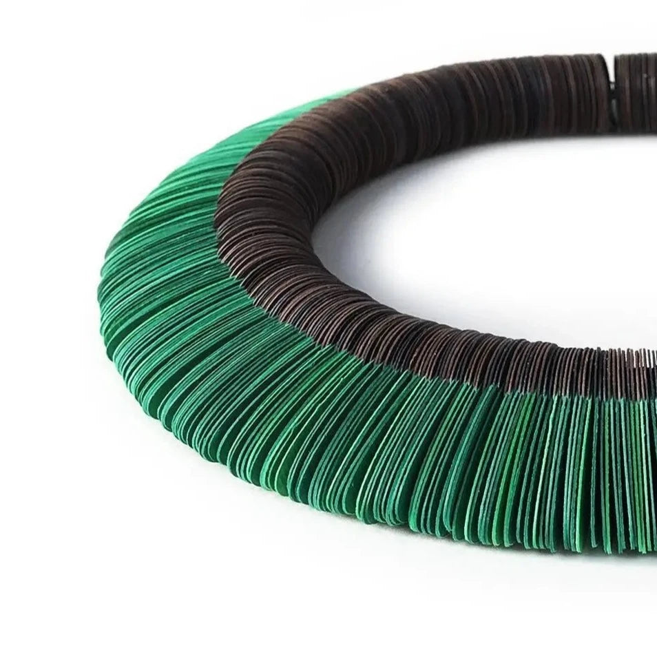 Emerald green choker necklace