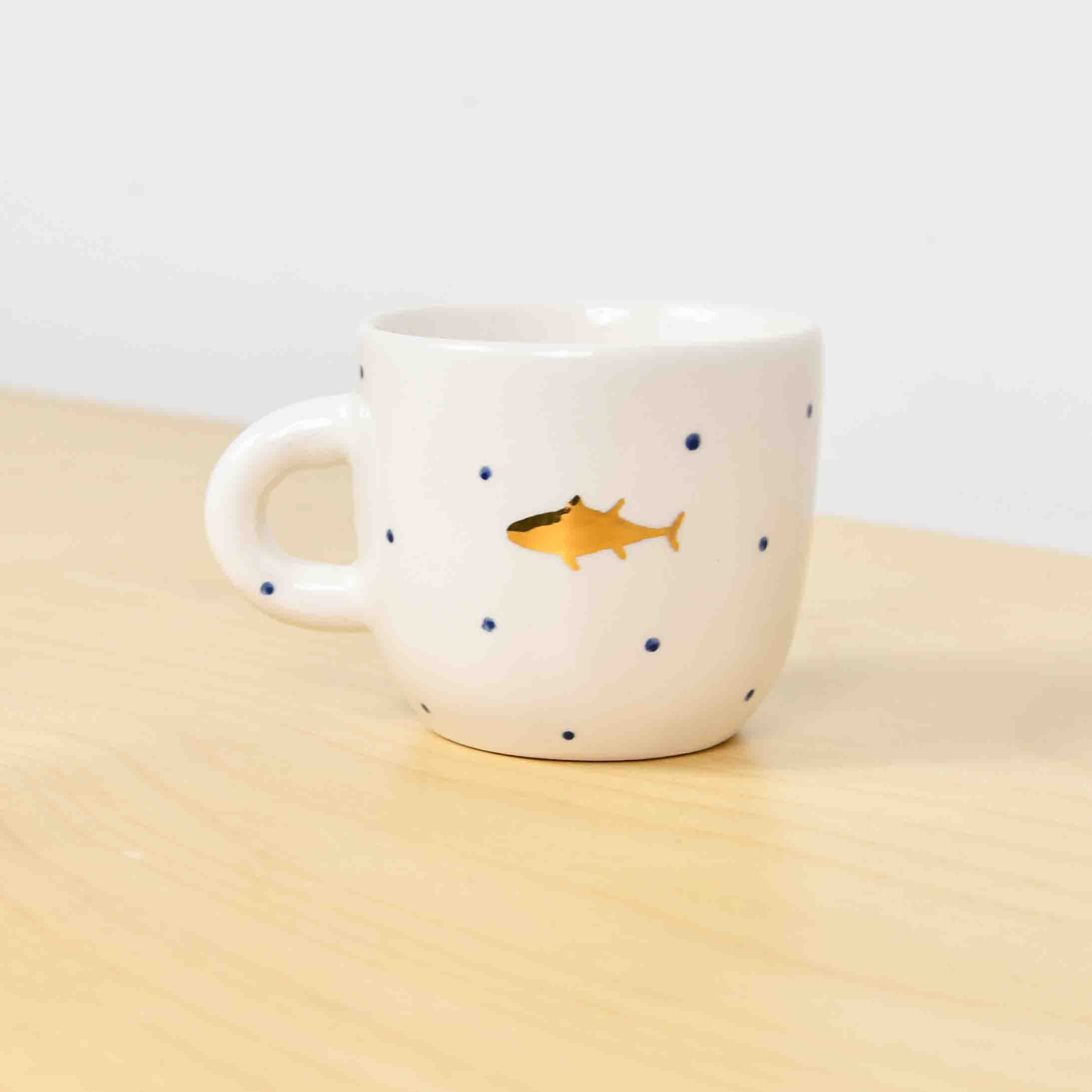 Coffee cup with handle